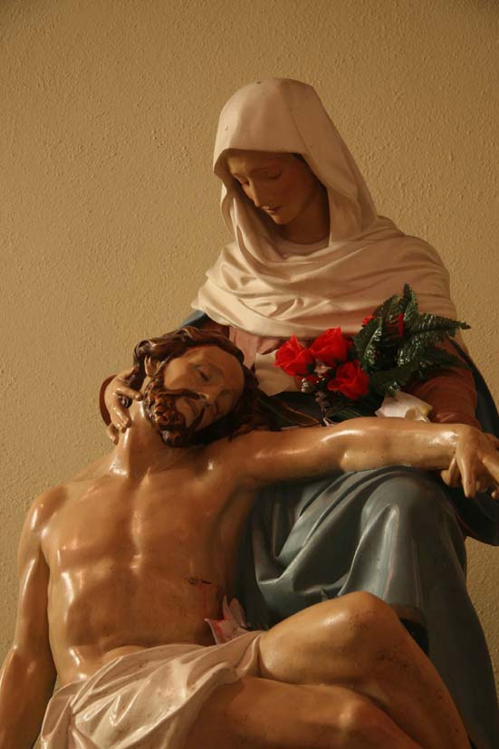 Marie et le crucifix